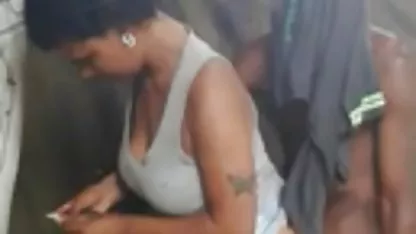 Bastante chicas asiaticas haciendo el amor lesbianas acariciar las piernas en pantimedias
