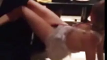 Pequeña xxx videos japones espiar un viejo hombre que se masturba la polla