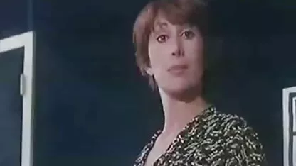 Dos japonesitas foyando amigas se follan a un jardinero