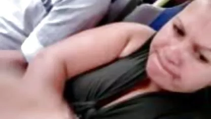 Dos en látex completo juega asiaticas violadas en el tren con consolador