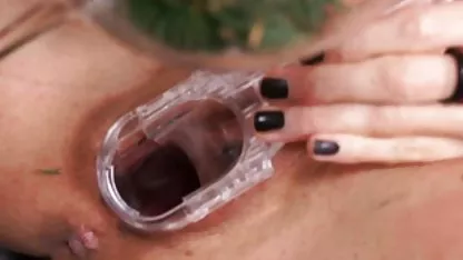 El niño fue sexo taboo japones dado un vibrador y decidió probar en la cocina