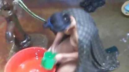 El negro de piel de la belleza sólo se apoyaba en el respaldo del sofá, ¿cómo podría usted no salir, un saludable hombre negro apareció detrás de él, que llevó su video incesto asiatico negro muñón en su húmeda cueva. La chica gime de placer y lanza un buen culo