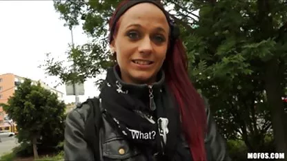 Hermosa rubia se la follan en el coño escolares japonesas xxx en el sofá