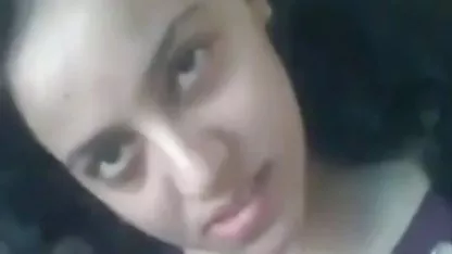 Chick solo a la izquierda con un consolador xxx anal japones
