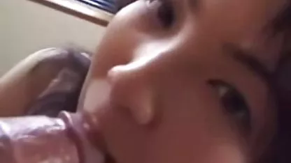 Joven puta se folla ella japonesas maduras peludas misma con un plátano