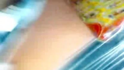 Morena folla ella misma japonesas teniendo relaciones con un pepino