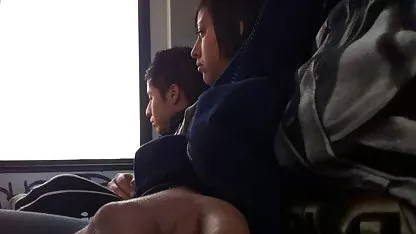 Viejo taxista que cogiendo a una japonesa lamió el coño de pasajeros