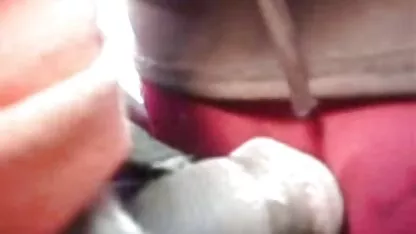 Japonés en una pose de japonesas hermosas cogiendo 69 hambre se apoderó en un miembro