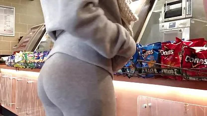 De pelo colegialas japonesas en minifalda rojo Nastya le encanta el sexo duro
