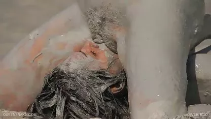 Dos putas maduras se follan en xxxniñas japonesas el baño