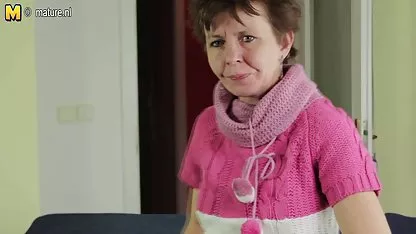 Caliente, abuelita intenta seducir a un chico en la piscina videos xx japonesas