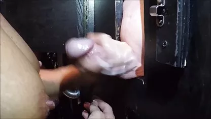 Mamada con una mujer Japonesa comienza con un suave masaje con los vibradores. Un hombre siempre se utiliza cuando pprno japones se quiere ir rápidamente a la más interesante