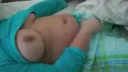 Estudiante aspirado madre e hija japonesas xxx chico en clase