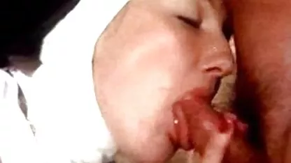 El flaco vio al niño la polla y la japonesas xxx peludas empezó a follar por el culo